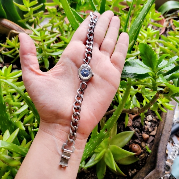 Vintage Ferex Dainty Silver & Navy Classic Chain Watch - Picture 2 of 10